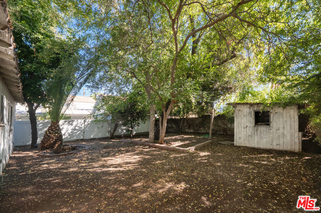 4480 Colbath Avenue Property Photo 8