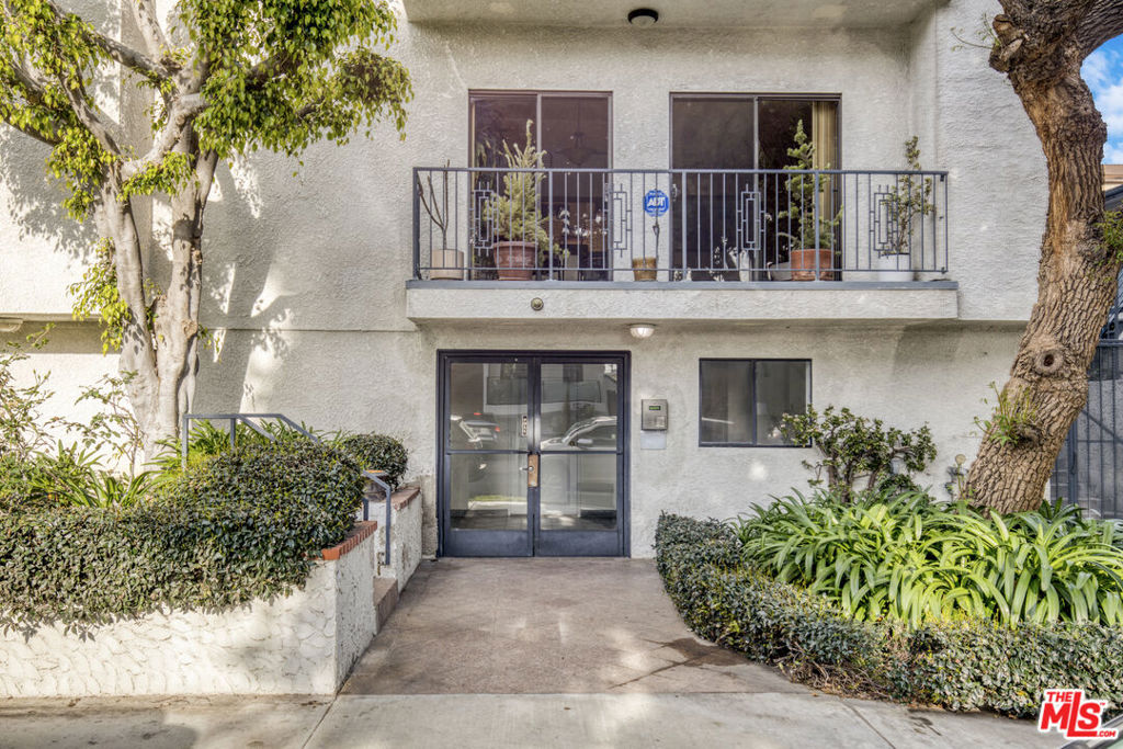 1524 Granville Avenue Property Photo 4