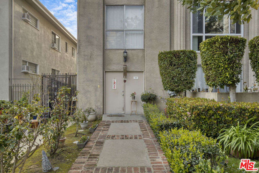 1833 Westholme Avenue Property Photo 7