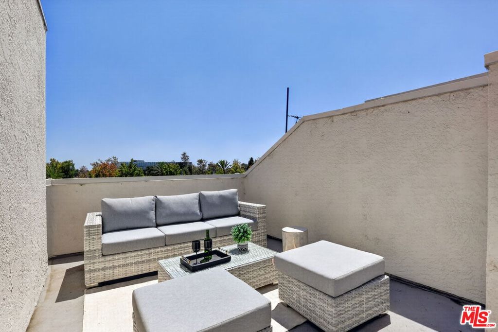 2677 Centinela Avenue 401 Property Photo 18