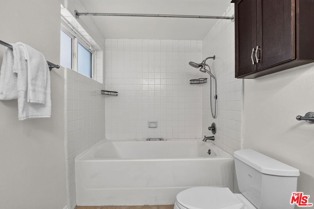 2677 Centinela Avenue 401 Property Photo 27