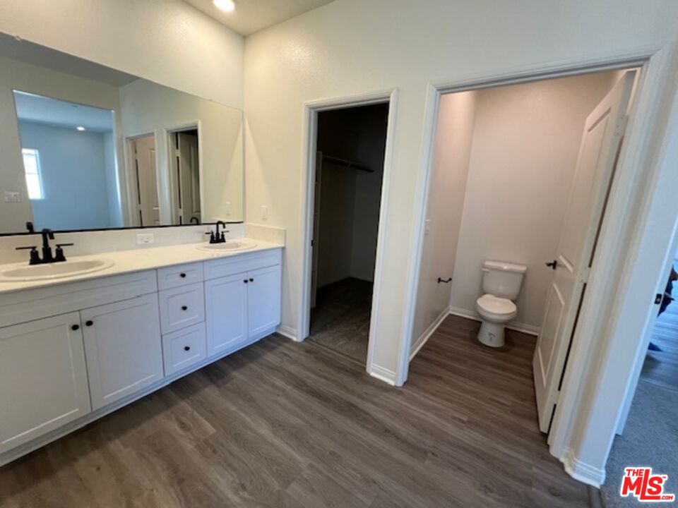 7323 Chetco River Street Property Photo 15