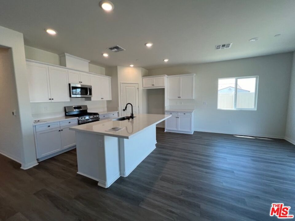 7323 Chetco River Street Property Photo 17