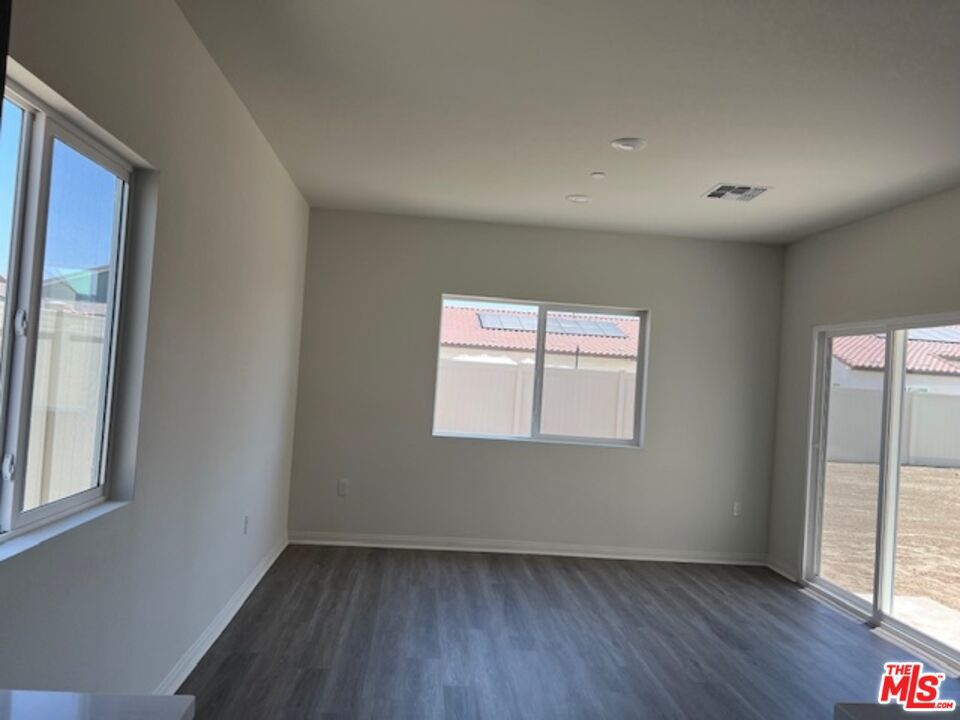 7323 Chetco River Street Property Photo 20