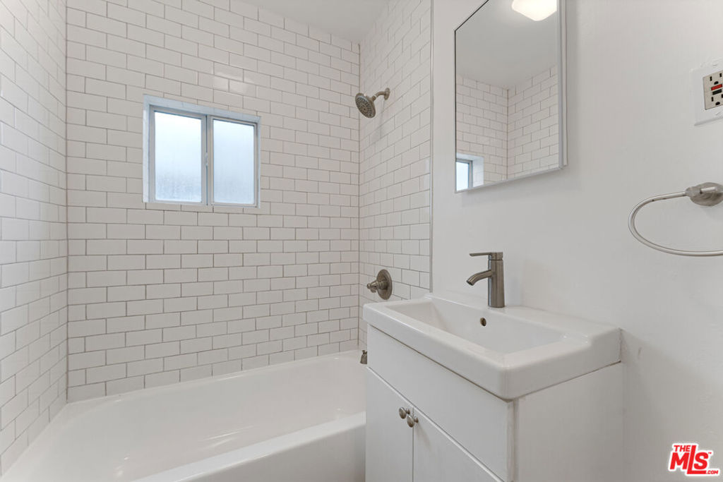 1300 Sanborn Avenue Property Photo 18