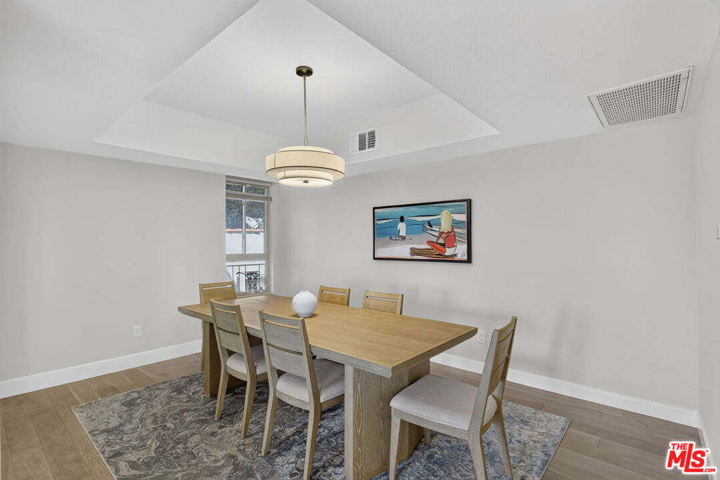 166 S Hayworth Avenue 201 Property Photo 4