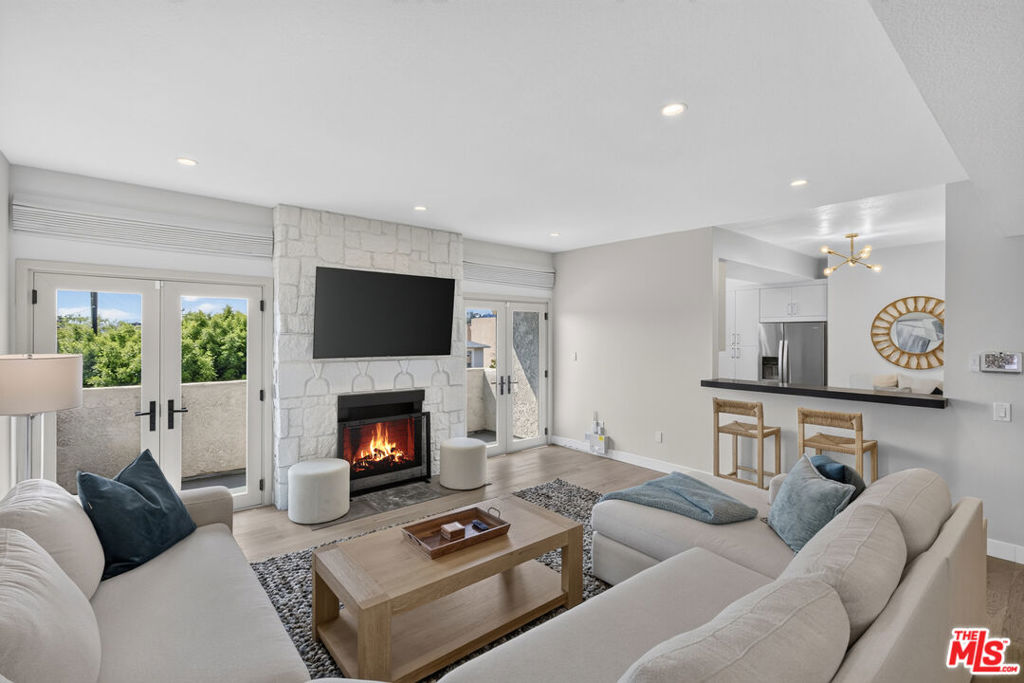 166 S Hayworth Avenue 201 Property Photo 6