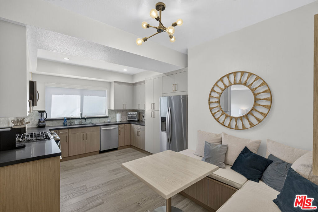 166 S Hayworth Avenue 201 Property Photo 8