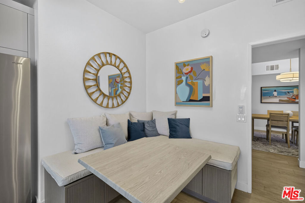 166 S Hayworth Avenue 201 Property Photo 10