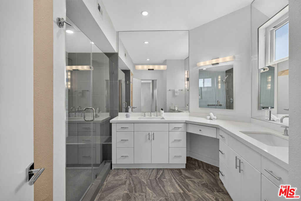 166 S Hayworth Avenue 201 Property Photo 13