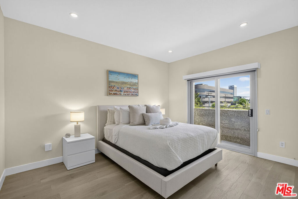 166 S Hayworth Avenue 201 Property Photo 16