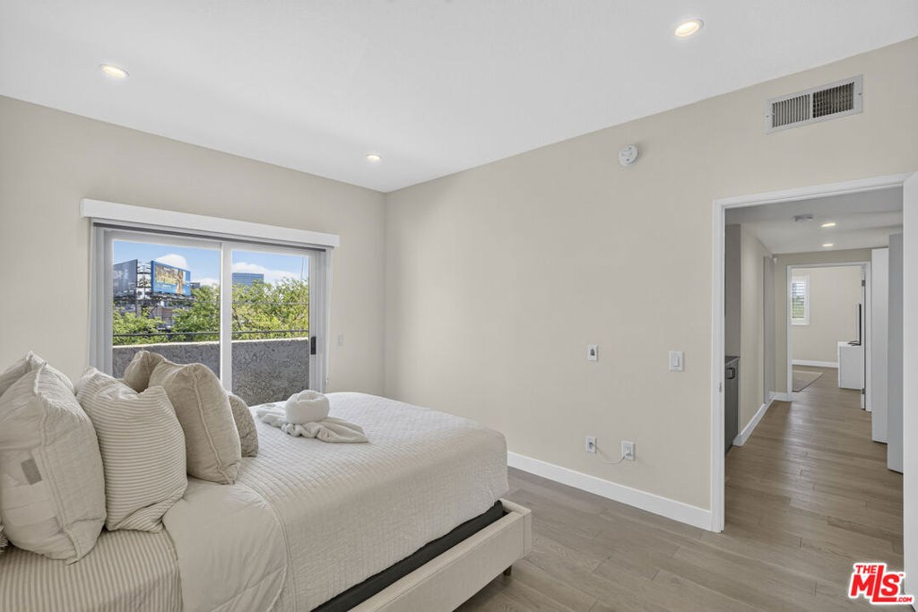 166 S Hayworth Avenue 201 Property Photo 17