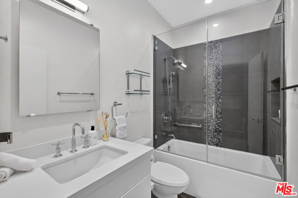166 S Hayworth Avenue 201 Property Photo 18