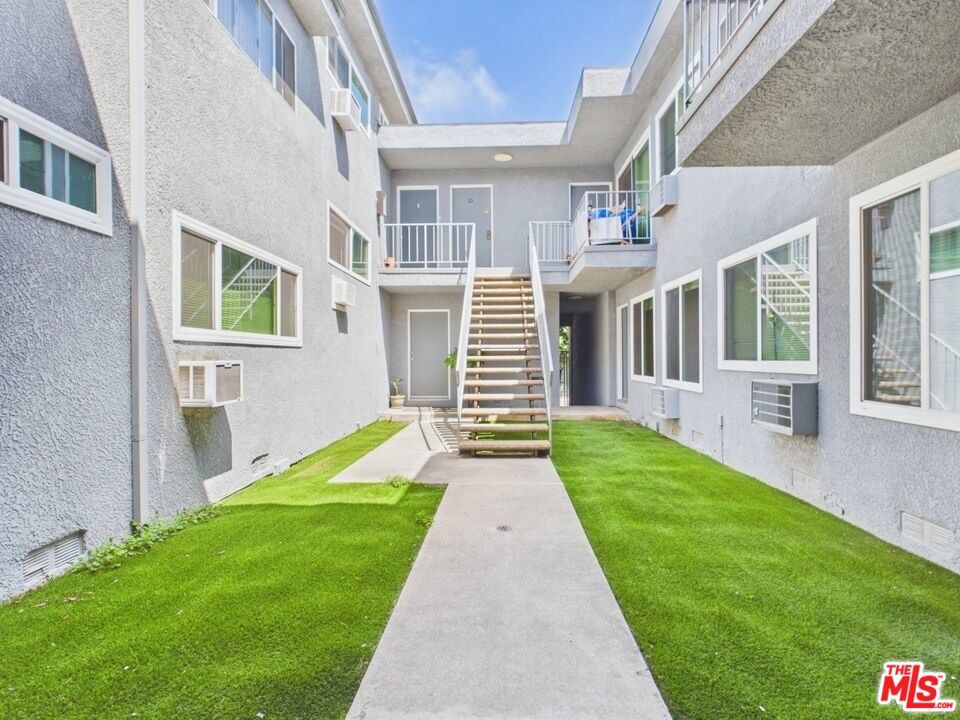 11825 National Boulevard Property Photo 9