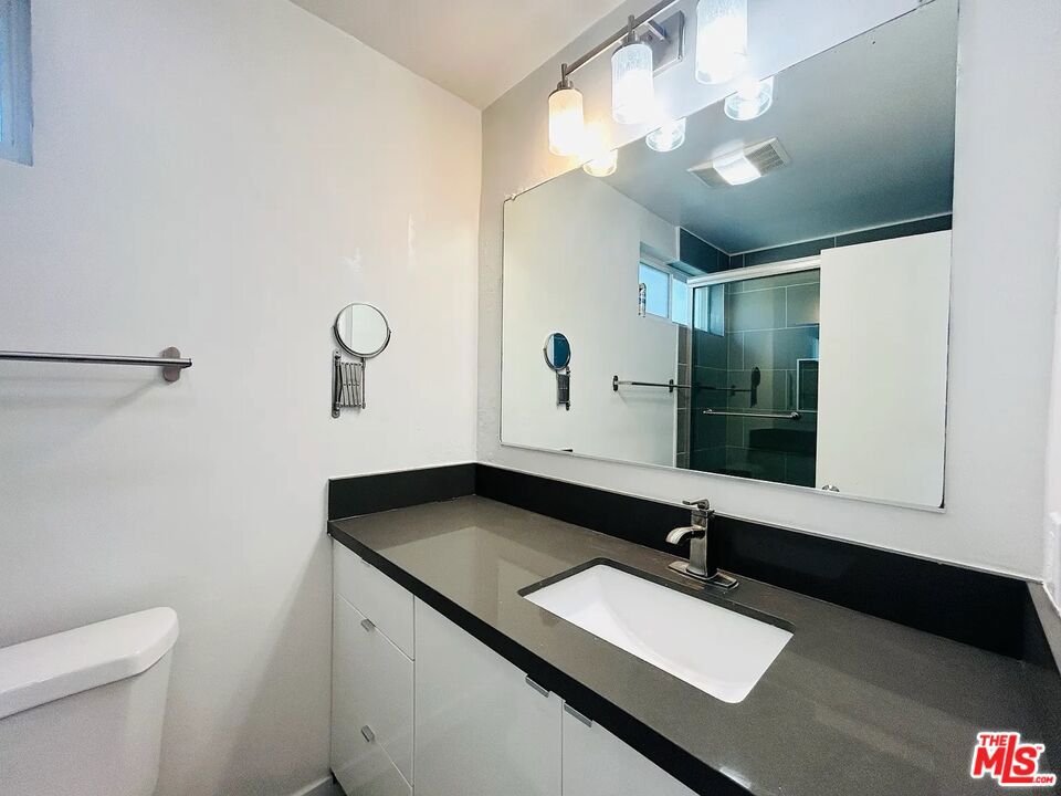 11825 National Boulevard Property Photo 11