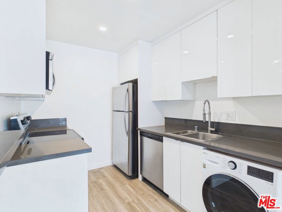 11825 National Boulevard Property Photo 15