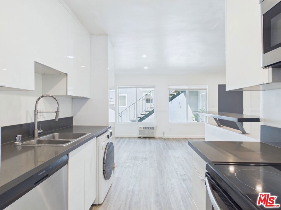 11825 National Boulevard Property Photo 16
