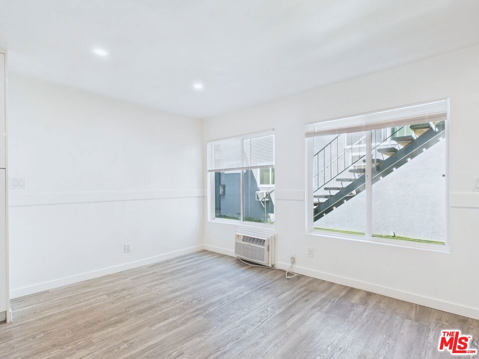 11825 National Boulevard Property Photo 17