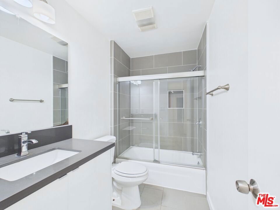 11825 National Boulevard Property Photo 18