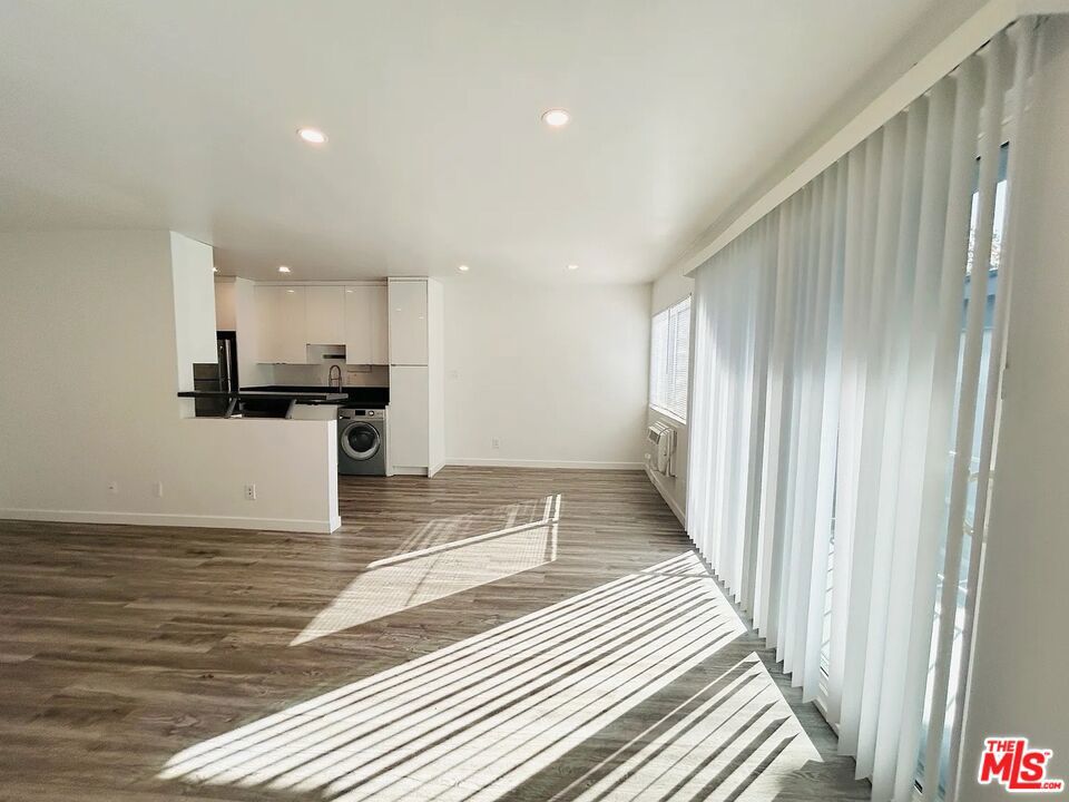 11825 National Boulevard Property Photo 23