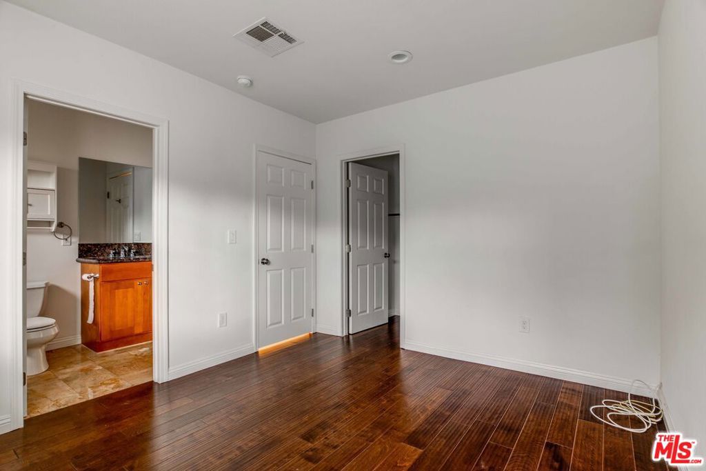 4848 Oakwood Avenue Property Photo 6