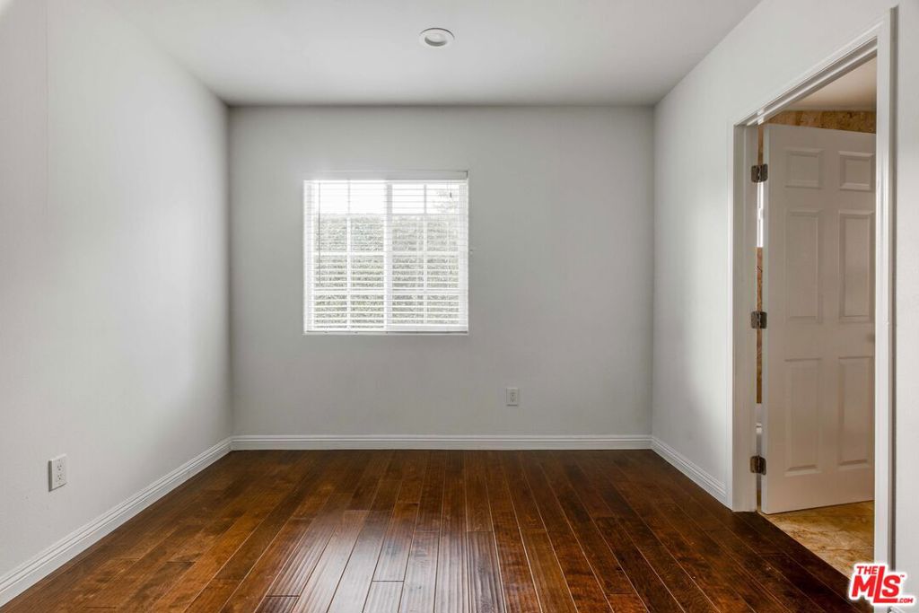 4848 Oakwood Avenue Property Photo 7