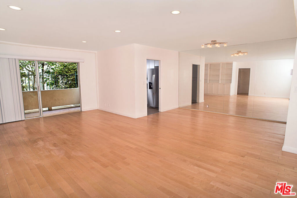 416 N Oakhurst Drive 103 Property Photo 4