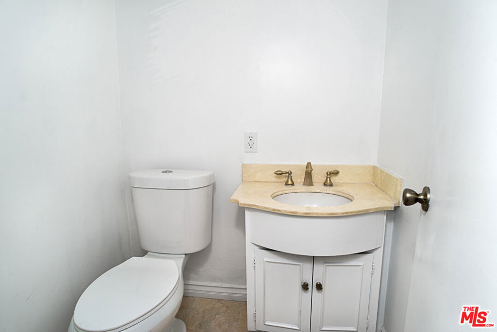 416 N Oakhurst Drive 103 Property Photo 15