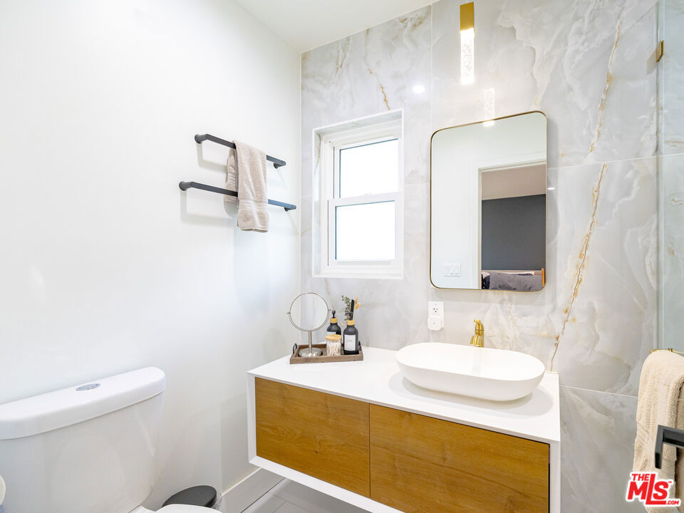 1485 Norwich Avenue Property Photo 7