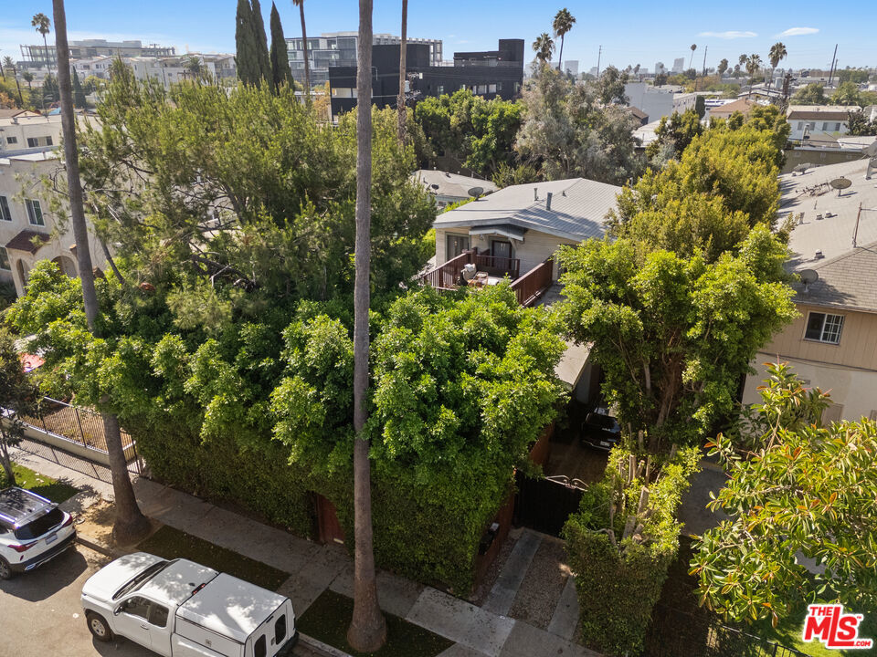 5742 La Mirada Avenue Property Photo 1