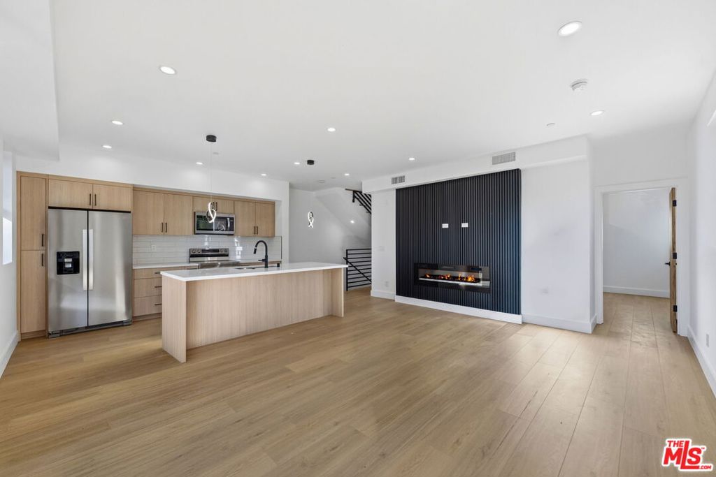 13600 Burbank Boulevard Property Photo 1