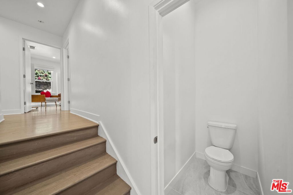 6295 Ivarene Avenue Property Photo 12