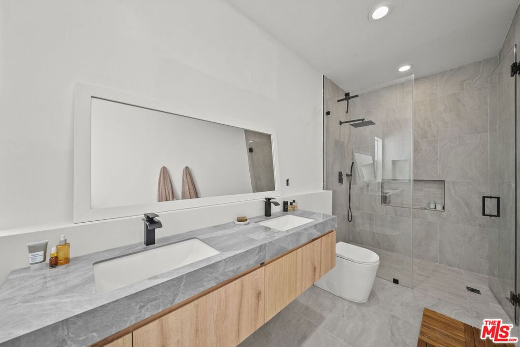 6295 Ivarene Avenue Property Photo 17