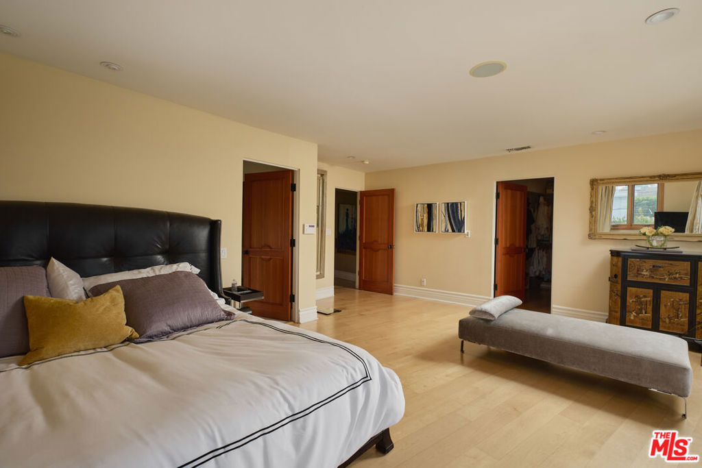 12960 San Vicente Boulevard Property Photo 19