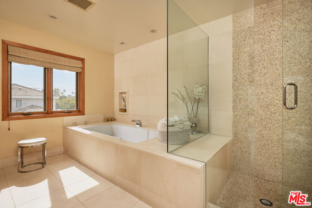 12960 San Vicente Boulevard Property Photo 21