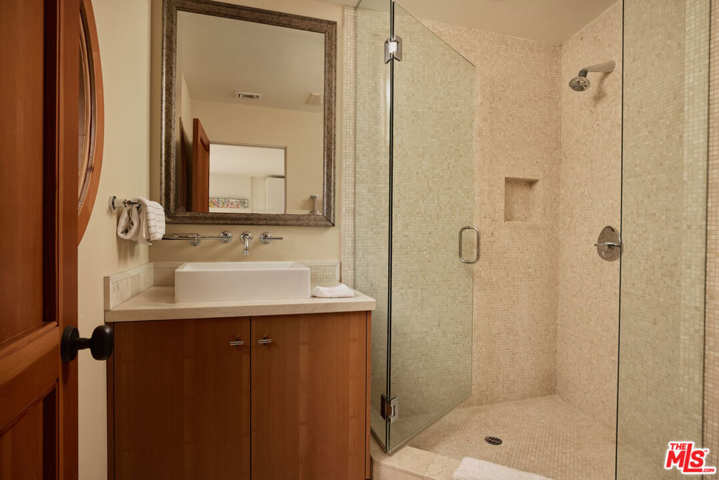 12960 San Vicente Boulevard Property Photo 23