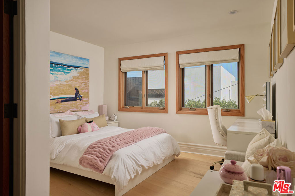 12960 San Vicente Boulevard Property Photo 25