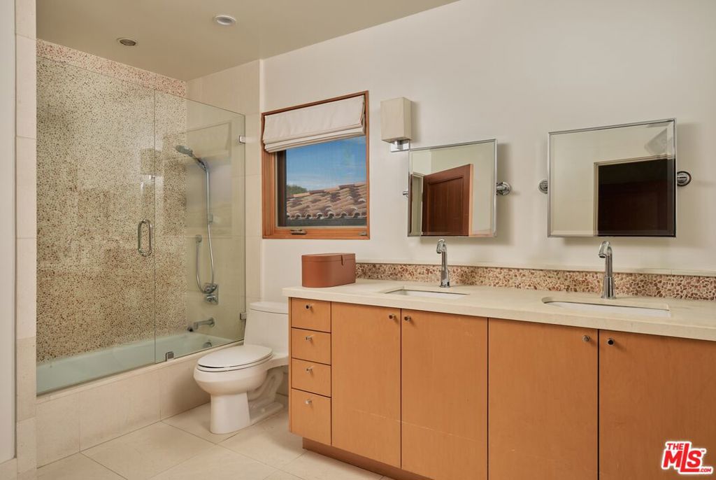 12960 San Vicente Boulevard Property Photo 26