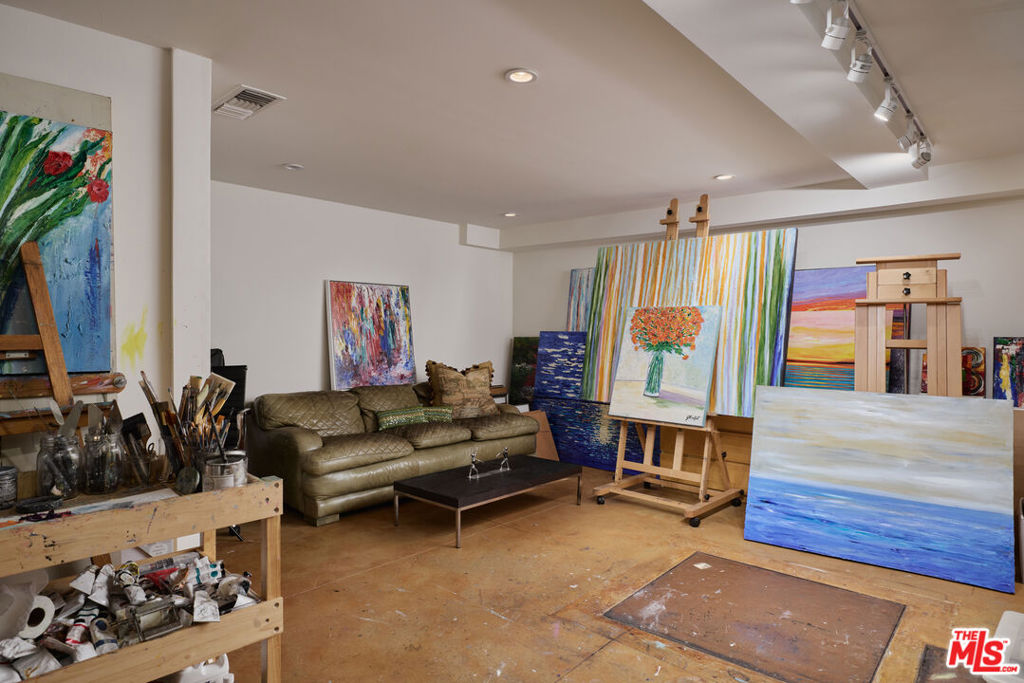 12960 San Vicente Boulevard Property Photo 28
