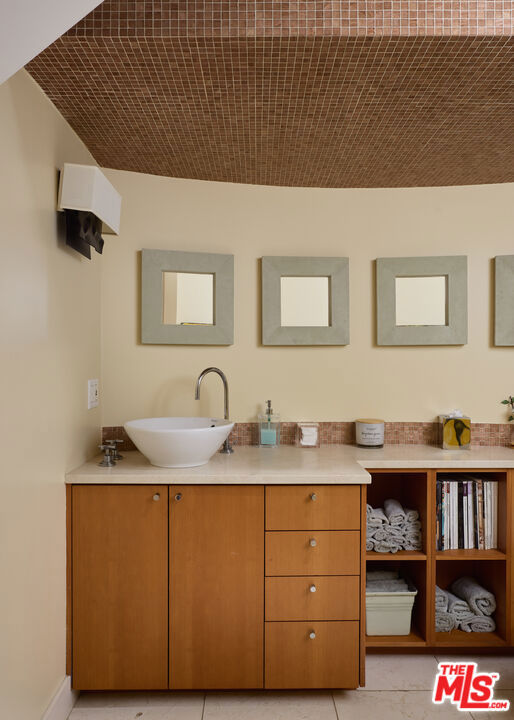12960 San Vicente Boulevard Property Photo 29