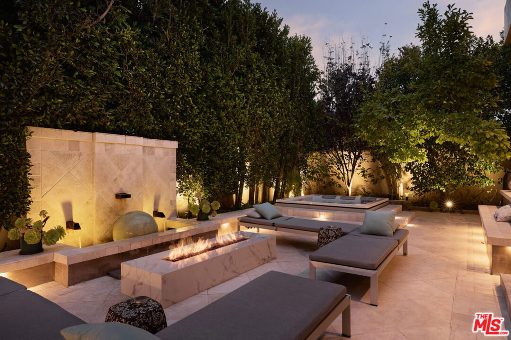 12960 San Vicente Boulevard Property Photo 34