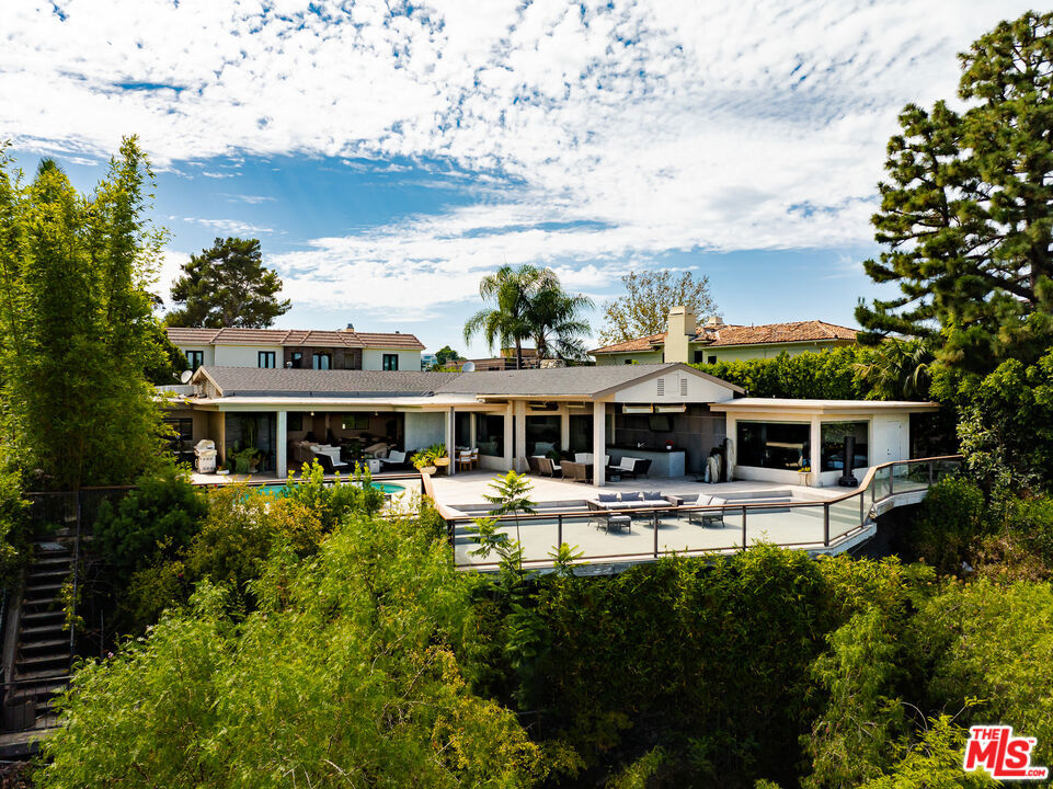 2052 Stradella Road Property Photo 2
