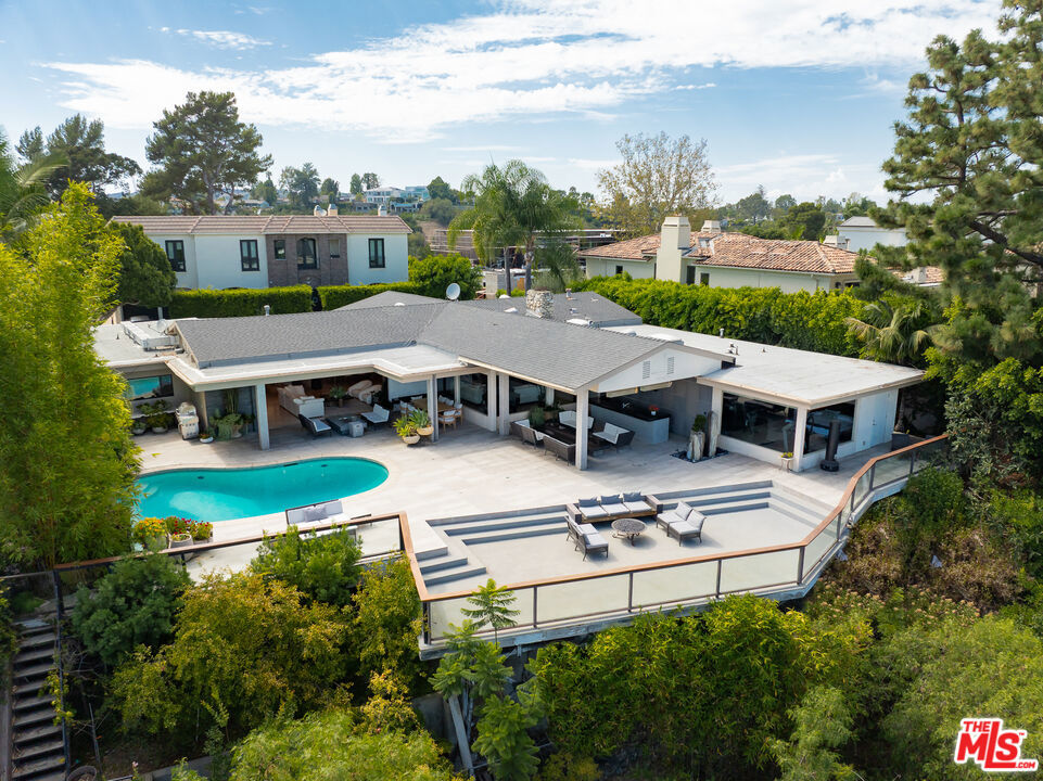 2052 Stradella Road Property Photo 3