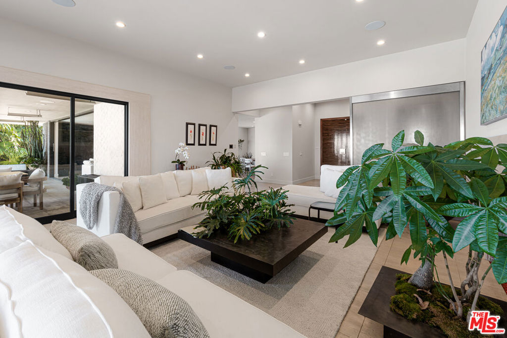 2052 Stradella Road Property Photo 8