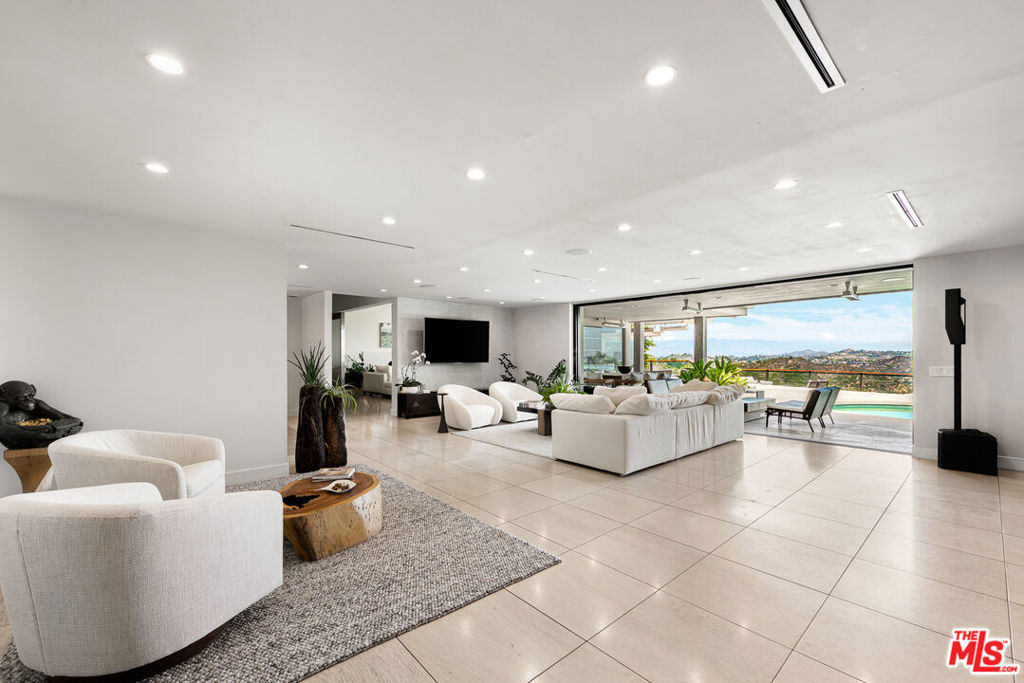 2052 Stradella Road Property Photo 11