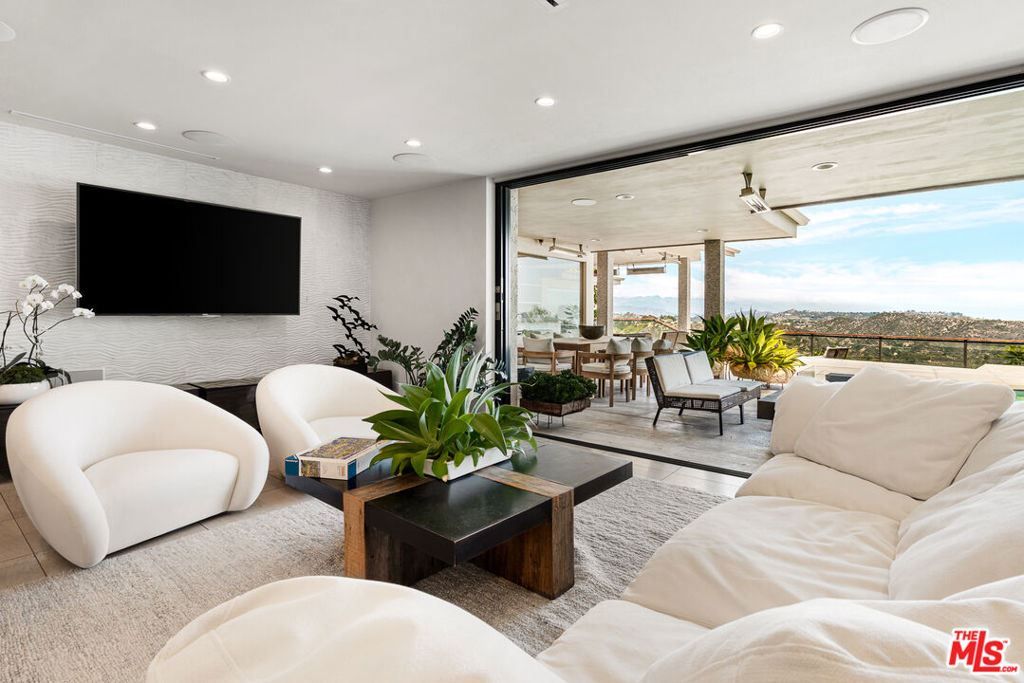 2052 Stradella Road Property Photo 12