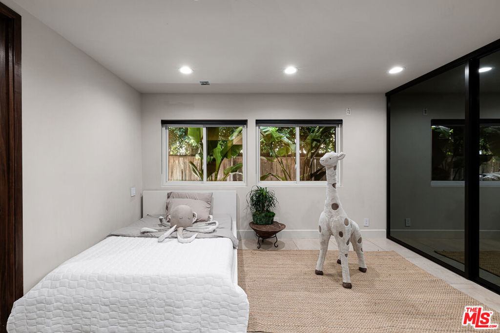 2052 Stradella Road Property Photo 20