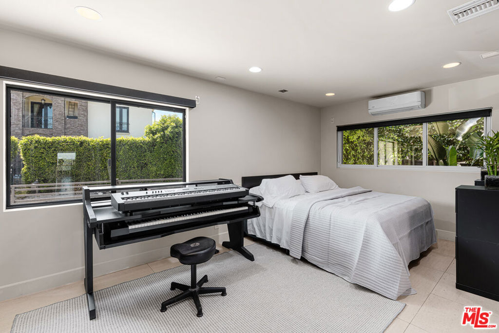 2052 Stradella Road Property Photo 21