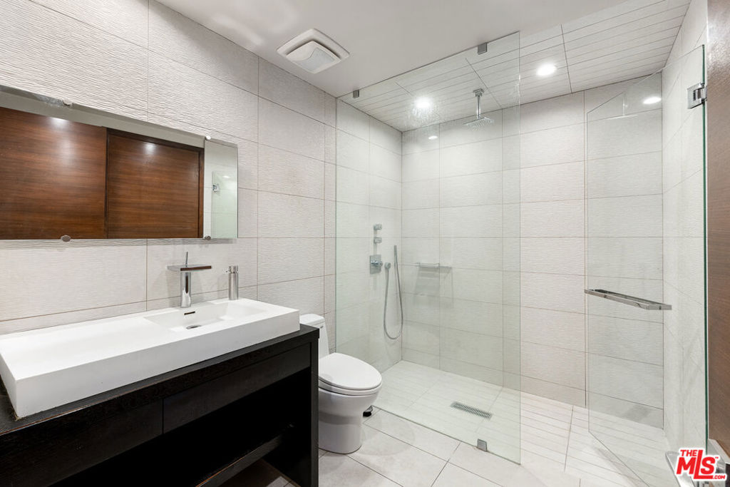 2052 Stradella Road Property Photo 22