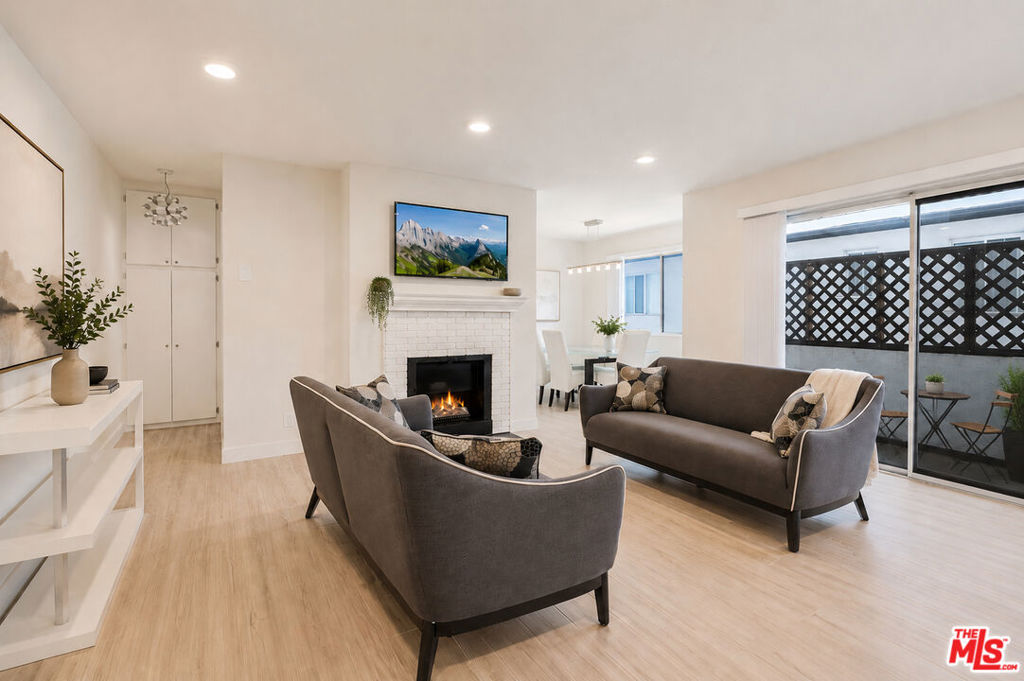 404 San Vicente Boulevard 204 Property Photo 4